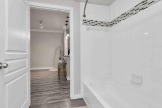Stylish Retreat NRG Downtown Free Parking - 9