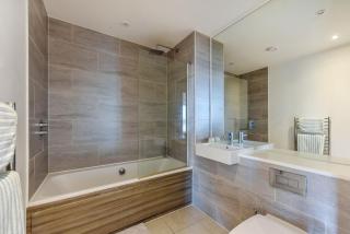 Modern 1-Bedroom Flat with Balcony & Gym - Near East Croydon Station - 4