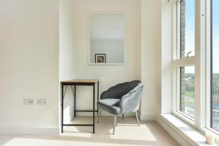 Modern 1-Bedroom Flat with Balcony & Gym - Near East Croydon Station - 7