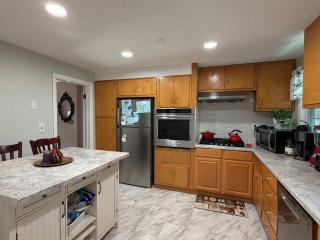 Spacious 4 BD 2 Bath in Quiet area avail July - 0