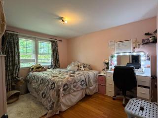 Spacious 4 BD 2 Bath in Quiet area avail July - 4