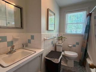 Spacious 4 BD 2 Bath in Quiet area avail July - 3