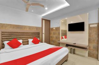 Super Hotel O Sada Shiv Guest House - 0