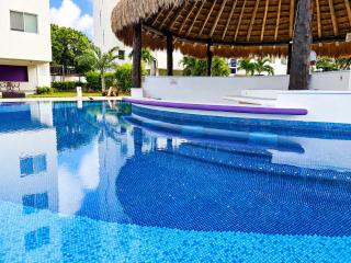 2BR Resort Apartment Cancun Pool WiFi AC - 3