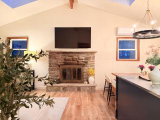 Modern Designed Cabin with Secluded Backyard Firepit Grill Nintendo Switch2 - 3