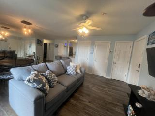 Walk to Beach & Big Kahuna Condo in Destin - 6