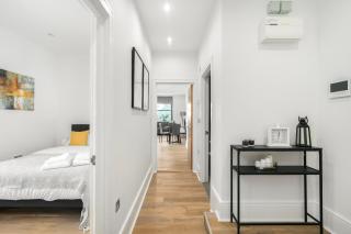 Modern 2-Bed Near Clapham Battersea Park & River - 7