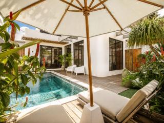 Elegant 4BR Seminyak Villa, enclosed living, - Seminyak - 0