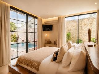 Elegant 4BR Seminyak Villa 10 min from center - 6