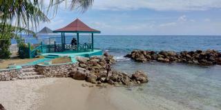 Ocean Waves at Chrisanns Beach Resort - 9