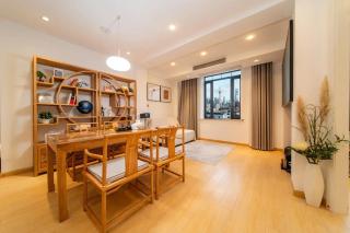 Charming Lodge with Lujiazui Night View Steps to The Bund & Metro Lines 10 & 12-Cloudy Joy Home - 2