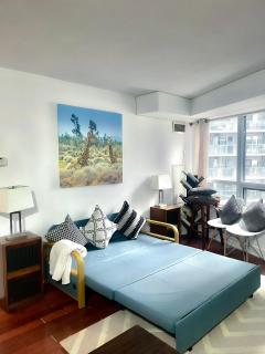 Core Downtown Toronto-8 Sleeper-4 Beds-2 Bathrooms-Washrooms-Free Parking-CN Tower-Ripleys Museum-Blue Jays Stadium In front-Indoor Gym-Swimming Pool-Jacuzzi Sauna-Filter Drinking Water-WiFi - 7