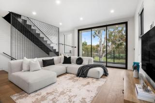 Luxury 3BR w Rooftop Spacious & Modern Sleeps 8 - 0