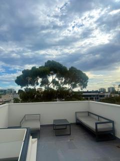 Luxury 3BR w Rooftop Spacious & Modern Sleeps 8 - 5