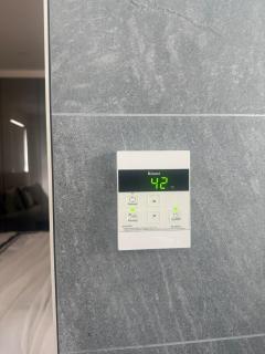 Luxury 3BR w Rooftop Spacious & Modern Sleeps 8 - 4