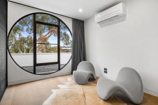 Luxury 3BR w Rooftop Spacious & Modern Sleeps 8 - 1
