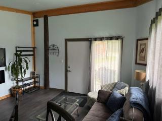 Pine Marten Wilderness Cabin - Hot Tub & Mountain Views - 8