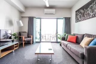 City Views on Pool Level King Bed, FREE parking - 6