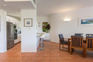 Freshly Renovated with Views - Walk to Beach & Town - 7
