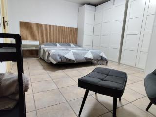 Bright Garden Apartment with Pool near Poeto - 3