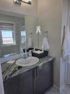 3bedroom home in Calgary NE Near Airport - 4
