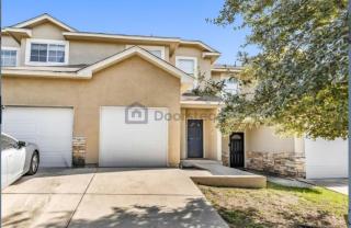 San Antonio Townhome near Theme parks and downtown - 3