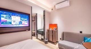 City Comfort Premier Hotel Liuzhou Wuxing Pedestrian Street Jinggu Building - 1