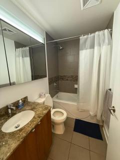 Penthouse 2BR plus Den with Skyline Views SQ1 Parking - 5