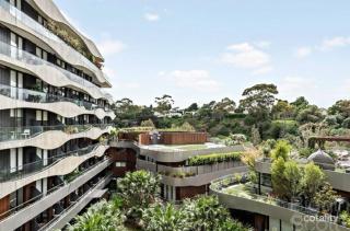 Apartment in resort style living complex - 1