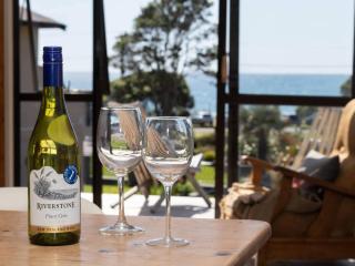 Aqua Vista On Arden - beachfront bach in Oakura - 5