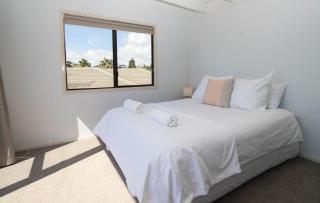 Aqua Vista On Arden - beachfront bach in Oakura - 4