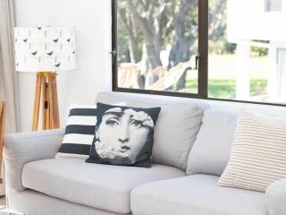 Aqua Vista On Arden - beachfront bach in Oakura - 7