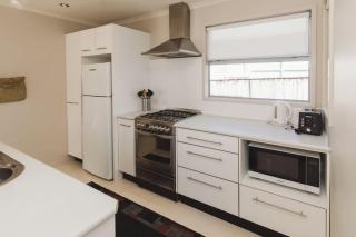 Sail-Shaped Townhouse in New Plymouth - 3