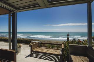 Clifftops - oceanfront retreat in Oakura Beach - 7