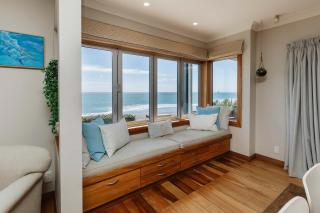 Clifftops - oceanfront retreat in Oakura Beach - 4