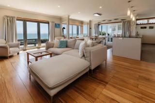 Clifftops - oceanfront retreat in Oakura Beach - 5