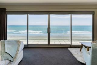 Clifftops - oceanfront retreat in Oakura Beach - 0