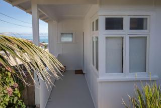 Blue Water Cottage - with beachfront coastal views - 9