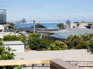 Blue Water Cottage - with beachfront coastal views - 2