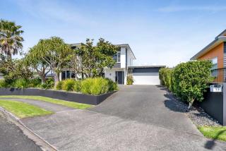 Executive On Parkview - 3BR modern family home - 4