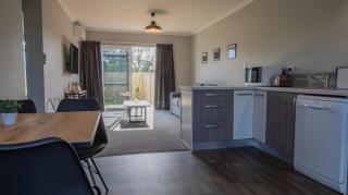The Aisle Seat - pet-friendly 1BR modern apartment - 6