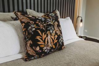 Buller Noire - luxury New Plymouth oceanview home - 7
