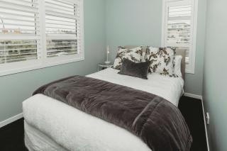 Buller Noire - luxury New Plymouth oceanview home - 3