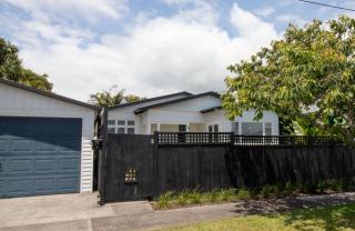 Bungalow Eight - 1930s charm near Pukekura Park - 9