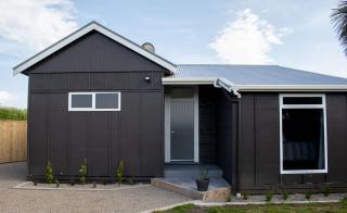 The Window Seat - pet-friendly 1BR apartment - Waitara - 9