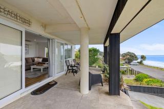 Wow On Wanaka Bay - beachfront living at its best - 4