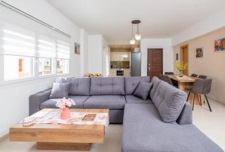 Maris Apts - 8
