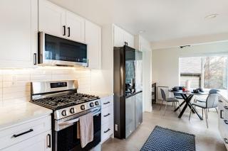 Entire place 2br light rail to FIFA with yard and AC and EV charging - 5