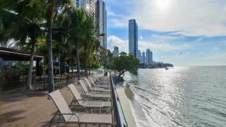 Hompton Hotel by the Beach - 5