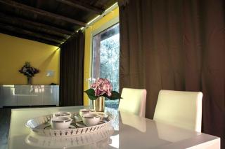 VILLA IL CICLAMINO PRIVATE POOL IN-GROUND FOR EXCLUSIVE USE - 70m2 house & 300m2 outdoor, child & pet friendly, 10 minutes drive to Montebello Station connecting to Rome centre in 20 minutes, 3 minutes drive to supermarket -4 language warm guest care - Riano - 2